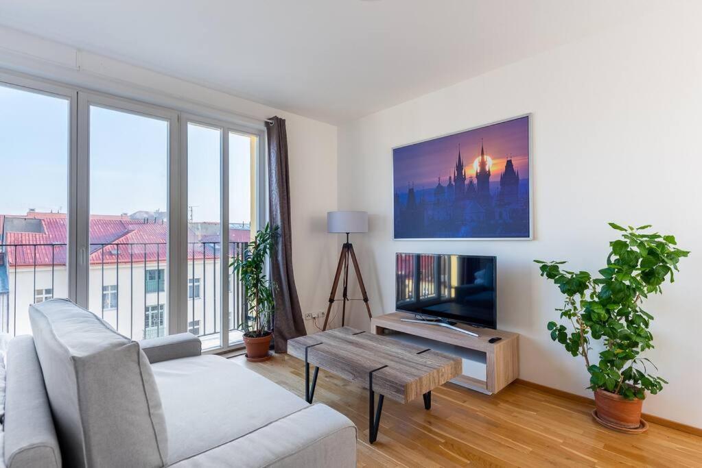 Sunny Safron Apartment Прага Экстерьер фото