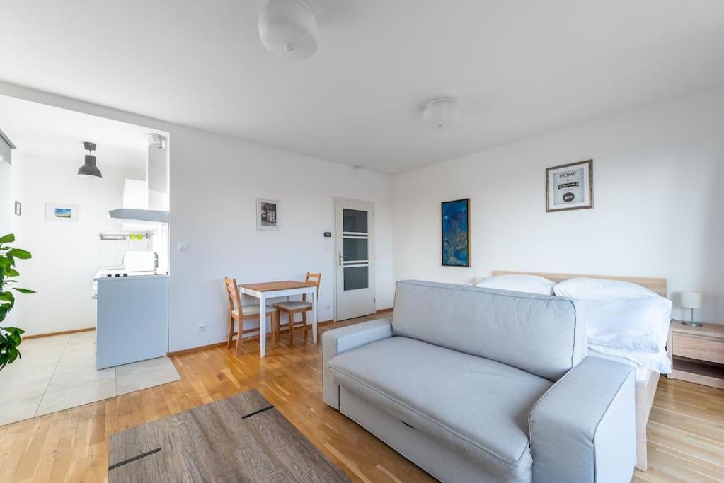 Sunny Safron Apartment Прага Экстерьер фото