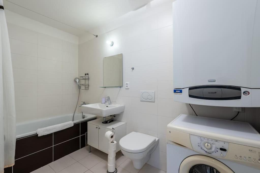 Sunny Safron Apartment Прага Экстерьер фото