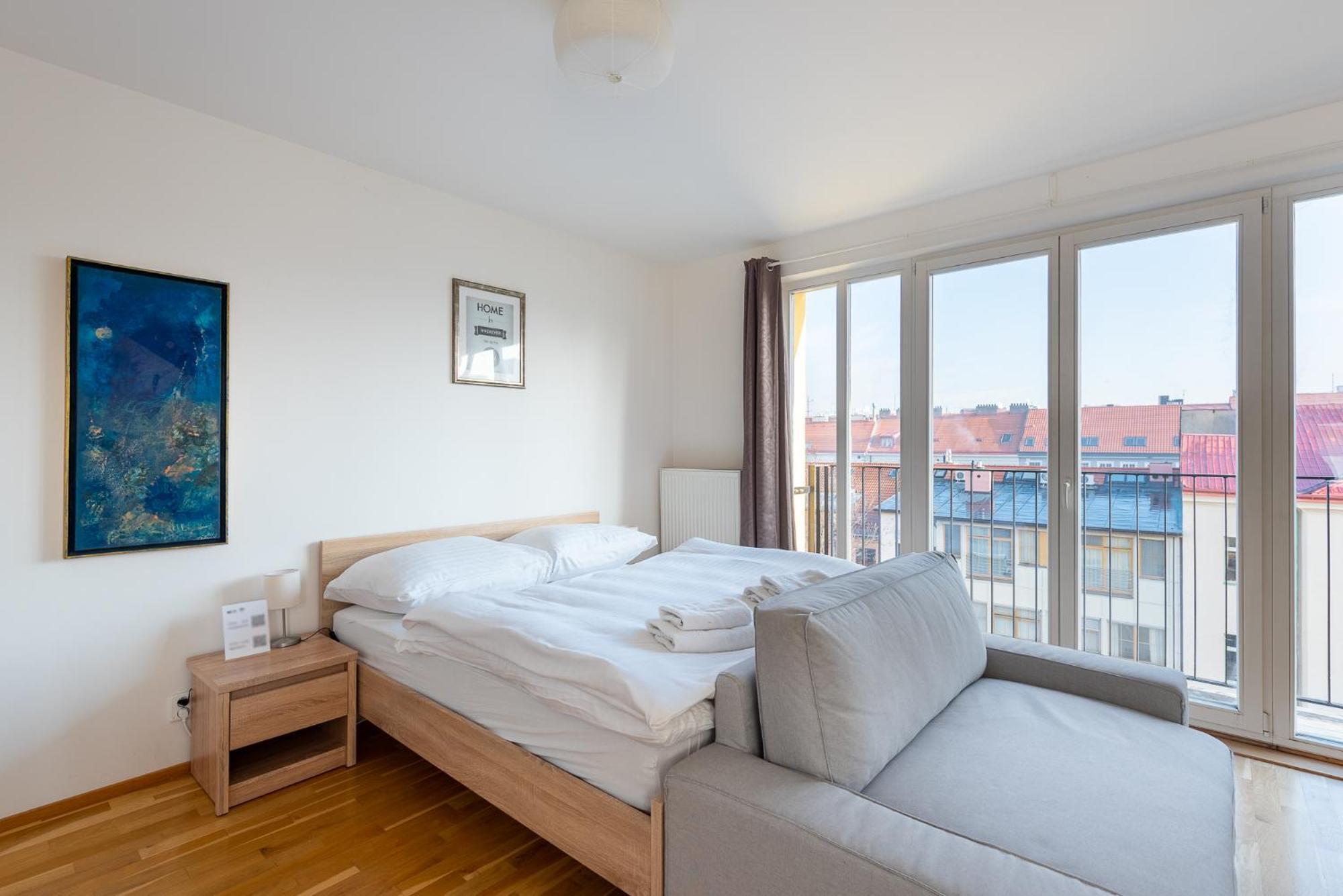 Sunny Safron Apartment Прага Экстерьер фото